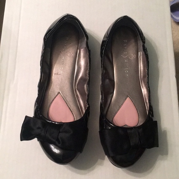 Paris Hilton black flats w/ satin bow - Picture 1 of 2